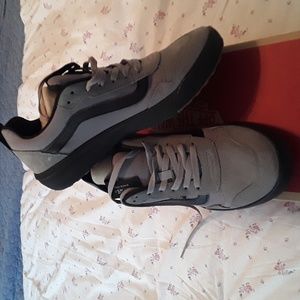 Van's Range Exp 9.5M grey suede